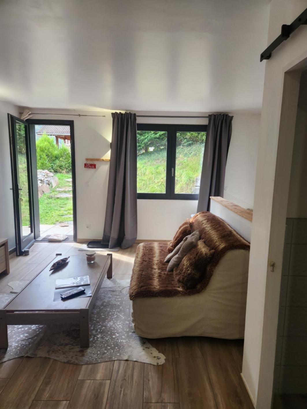 Agreable Renove Situe Dans Les Hauteurs De